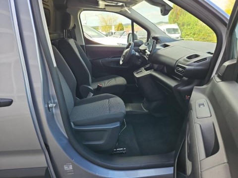 PEUGEOT Partner M 650kg BlueHDi 130ch S&S EAT8 Pack Premium Connect