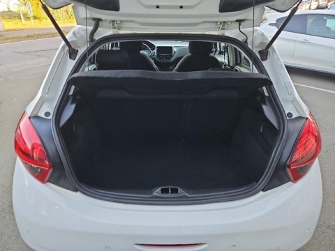 PEUGEOT 208 1.6 BlueHDi 75ch Style 5p