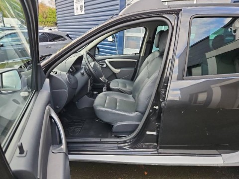 DACIA Duster 1.5 dCi 110ch FAP LaurÃ©ate 4X2